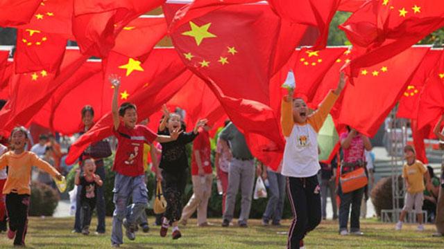 LME铜升至三周高点,受需求预期、库存下降和美元走软影响